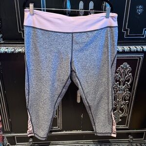ZELLA Women’s Capri Gray and Pink Leggings NWOT SZ XL